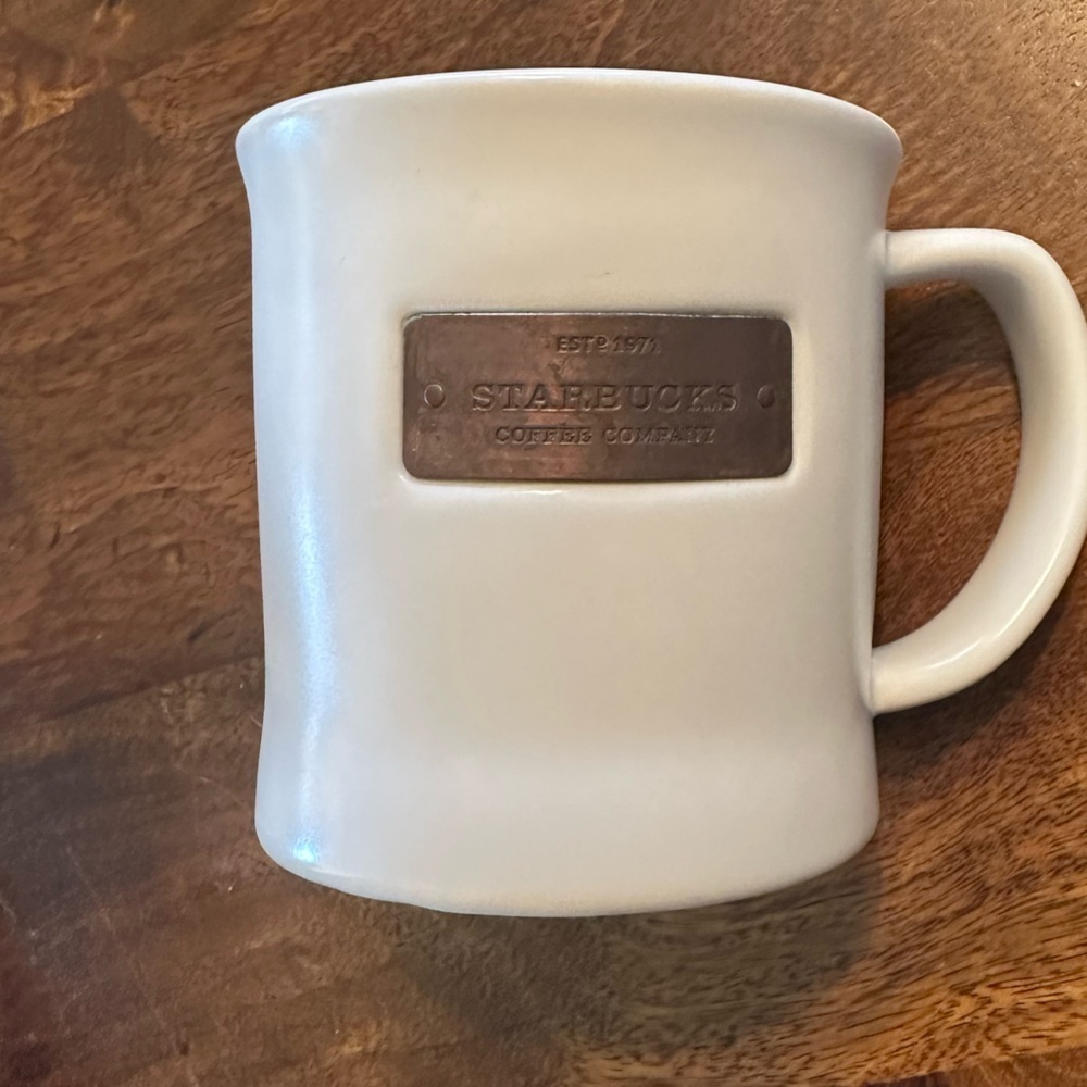 Starbucks 16 oz mug with metal plate. EUC